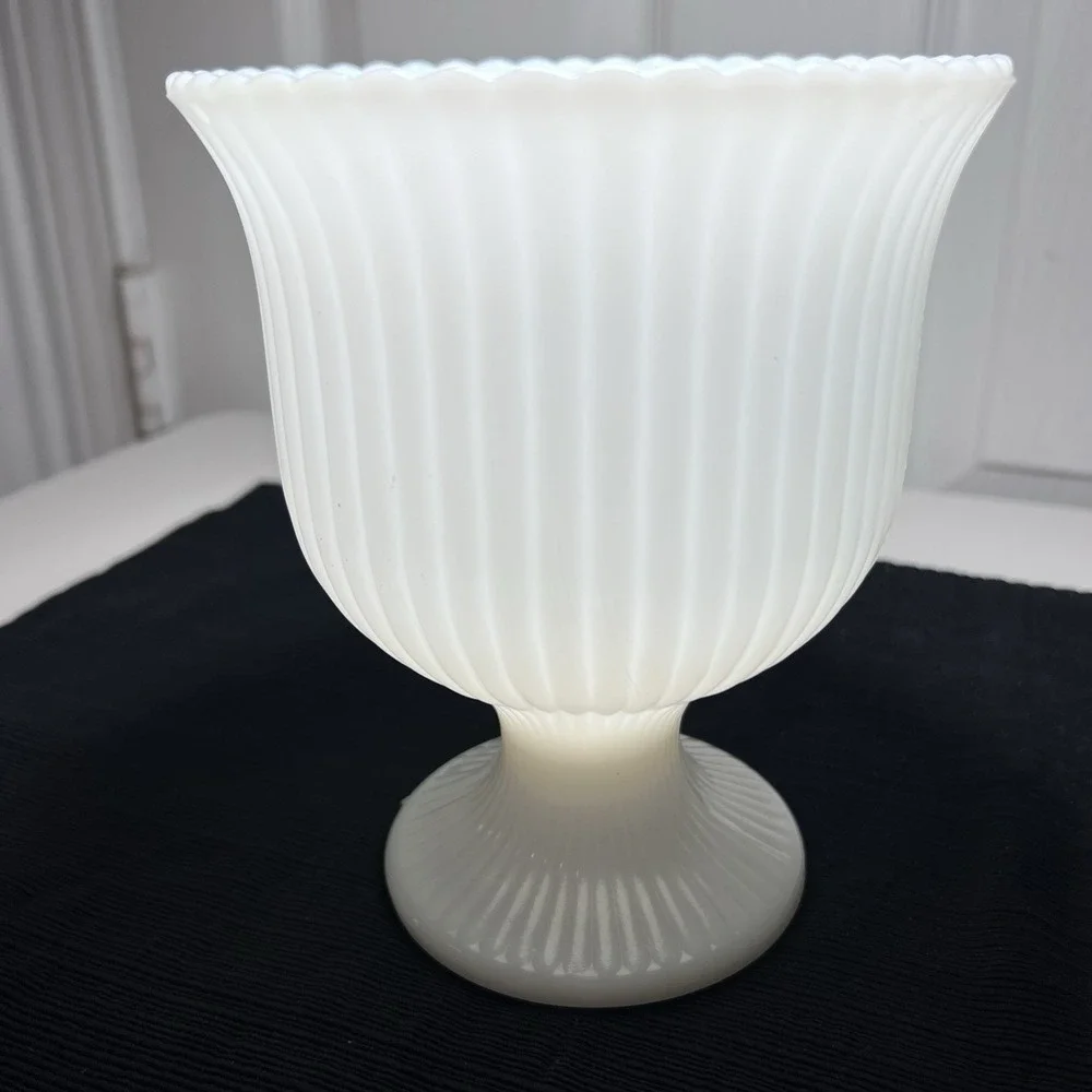Vintage‎ E.O. Brody Co. Ribbed Milk Glass Pedestal Vase M3000 6.75